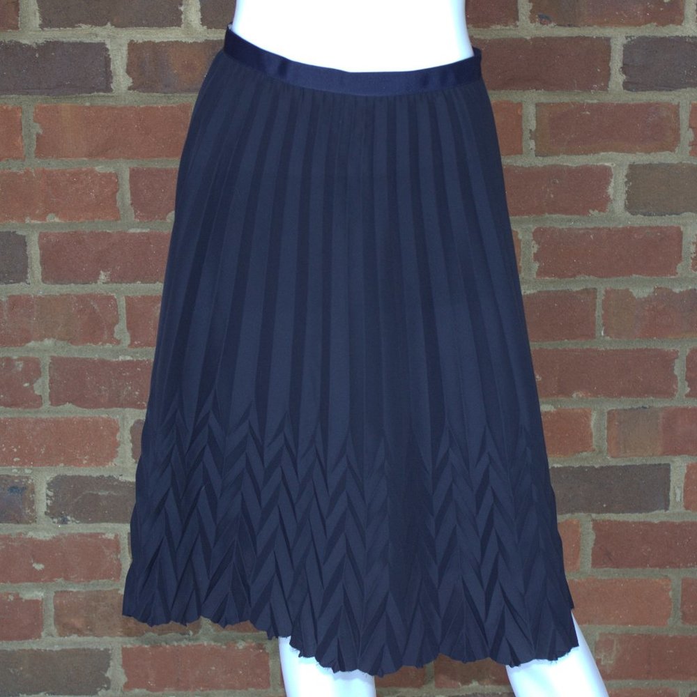 O by Organic - Anthropologie | Navy Pleated Skirt | Size 4 | Recycled Materials